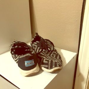 Toms sneakers